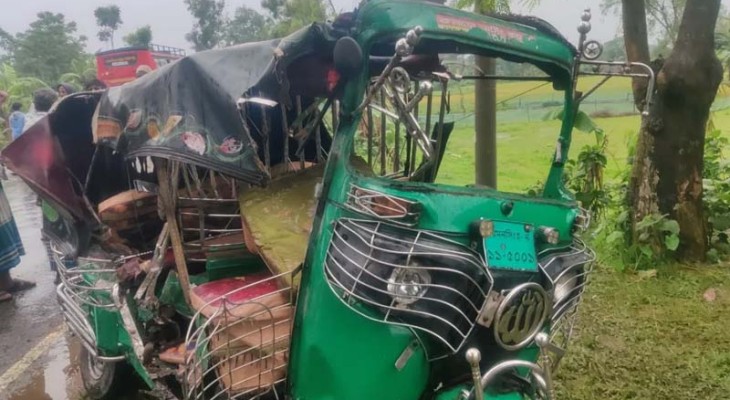 নেত্রকোণায় বাস-সিএনজি সংঘর্ষে নিহত ২